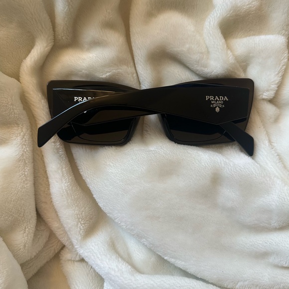 Prada sunglasses - Picture 3 of 4